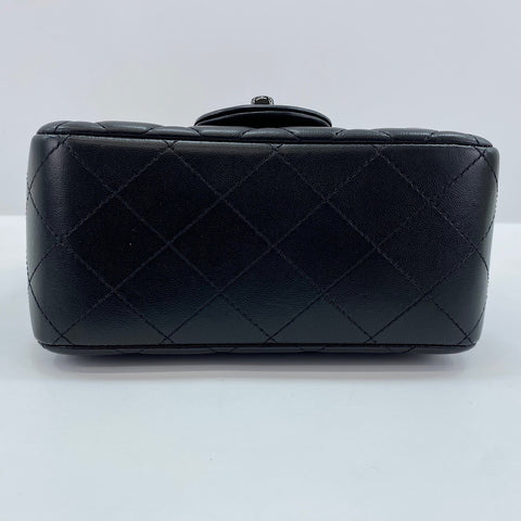 CHANEL Mini matrasse Shoulder Bag lambskin black WS32875