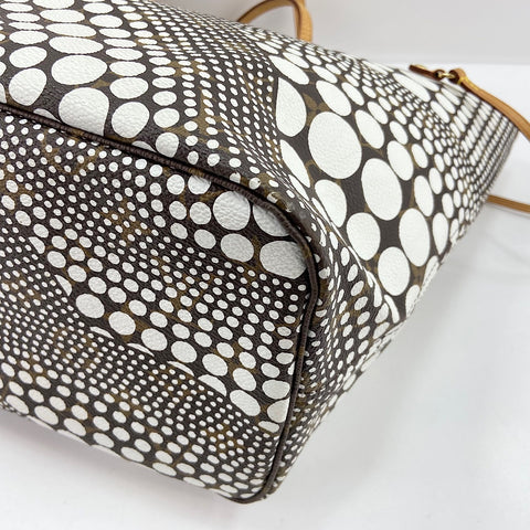 LOUIS VUITTON x Yayoi Kusama Neverfull MM Tote Bag white WS32939