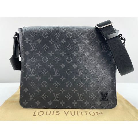 LOUIS VUITTON District Shoulder Bag black WS33036
