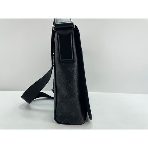 LOUIS VUITTON District Shoulder Bag black WS33036