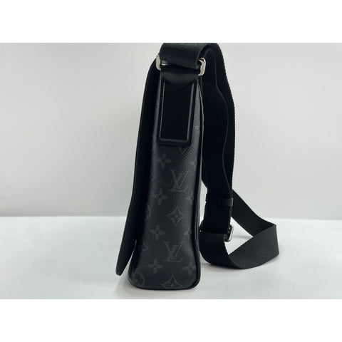 LOUIS VUITTON District Shoulder Bag black WS33036