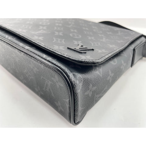 LOUIS VUITTON District Shoulder Bag black WS33036