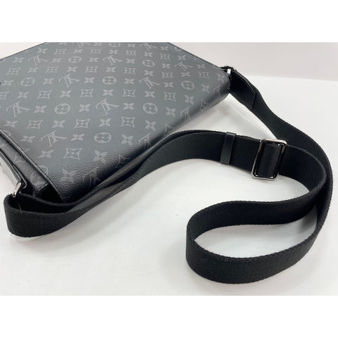 LOUIS VUITTON District Shoulder Bag black WS33036