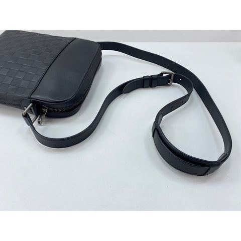 LOUIS VUITTON Pochette District Shoulder Bag black WS33159