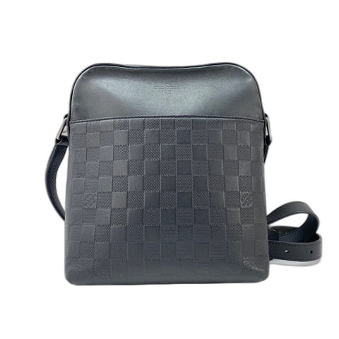 LOUIS VUITTON Pochette District Shoulder Bag black WS33159