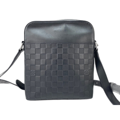 LOUIS VUITTON Pochette District Shoulder Bag black WS33159