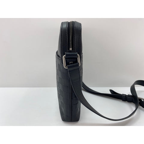 LOUIS VUITTON Pochette District Shoulder Bag black WS33159
