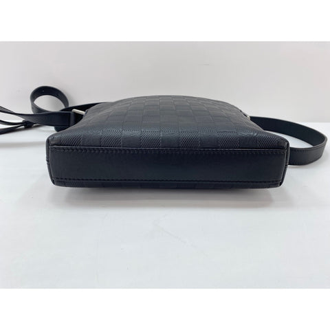 LOUIS VUITTON Pochette District Shoulder Bag black WS33159