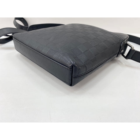 LOUIS VUITTON Pochette District Shoulder Bag black WS33159