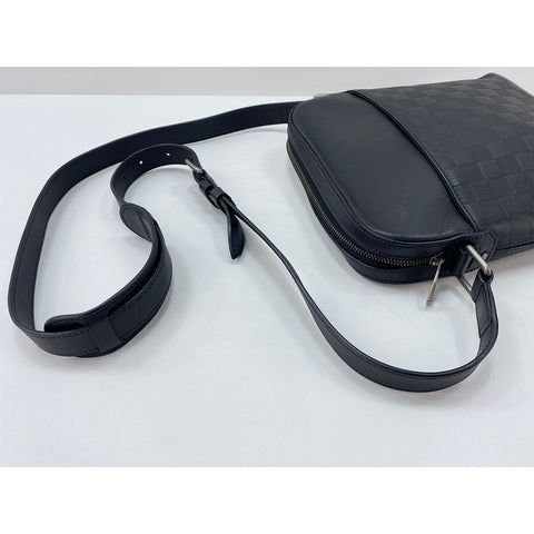 LOUIS VUITTON Pochette District Shoulder Bag black WS33159