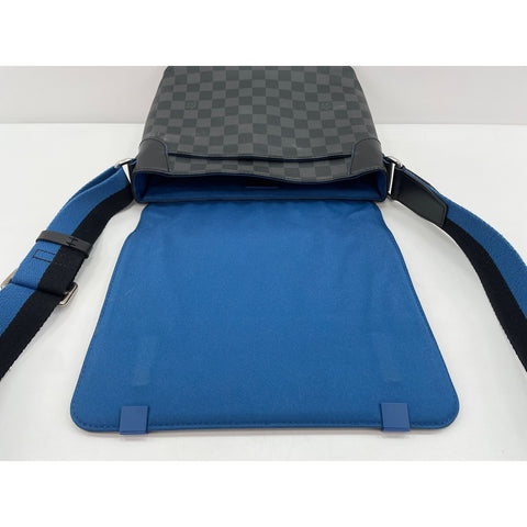 LOUIS VUITTON District Messenger bag black WS33426