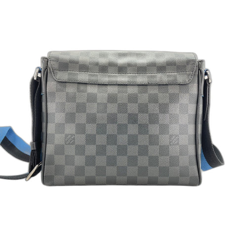 LOUIS VUITTON District Messenger bag black WS33426