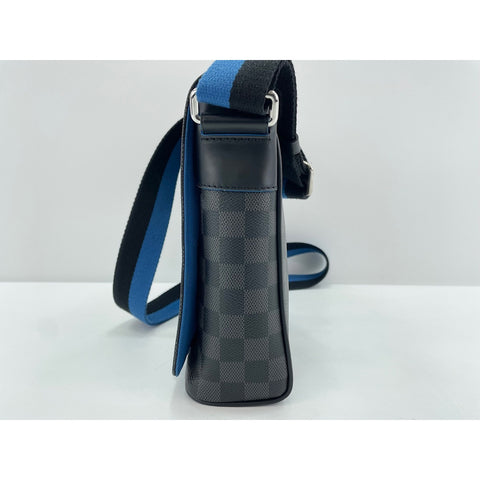 LOUIS VUITTON District Messenger bag black WS33426