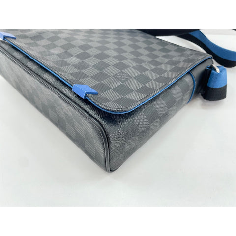 LOUIS VUITTON District Messenger bag black WS33426