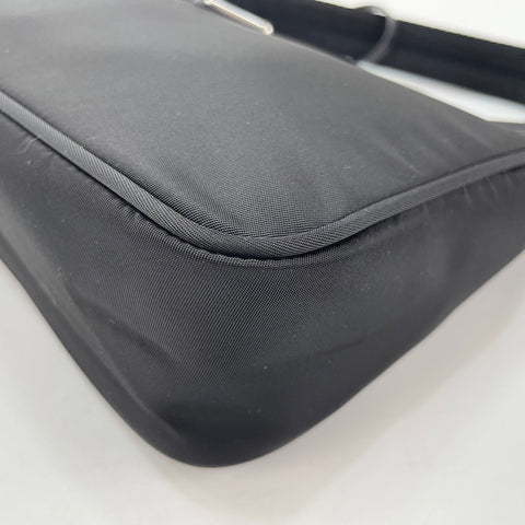 PRADA Re-edition 2000 Triangle with logo Handbag black WS33673
