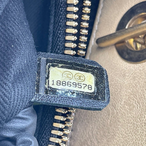 CHANEL Shoulder Bag beige WS33688