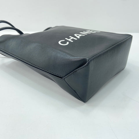 CHANEL Essential Tote Bag black WS33713