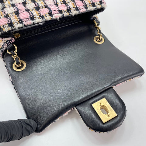 CHANEL Mini Matelasse Shoulder Bag pink WS33746