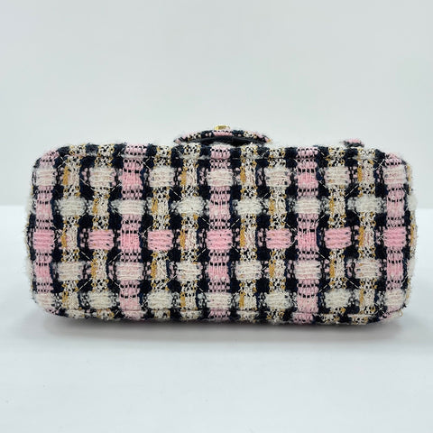 CHANEL Mini Matelasse Shoulder Bag pink WS33746