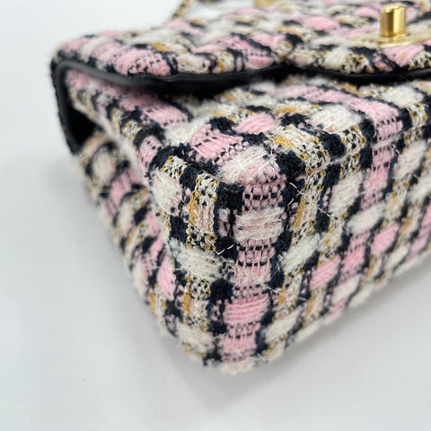 CHANEL Mini Matelasse Shoulder Bag pink WS33746