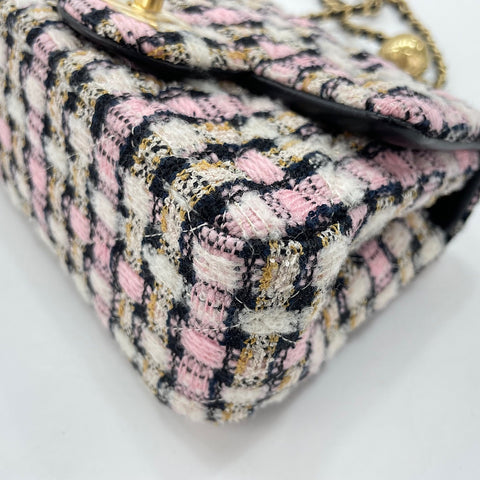 CHANEL Mini Matelasse Shoulder Bag pink WS33746