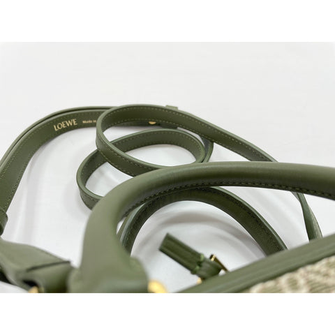 LOEWE Amazona 16 Shoulder Bag green WS33876