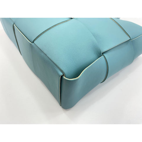 BOTTEGAVENETA MAXI INTRECCIATO Tote Bag blue WS33883