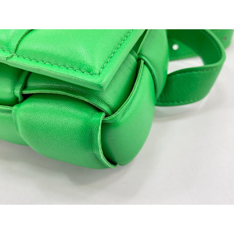 BOTTEGAVENETA cassette Shoulder Bag green WS33910