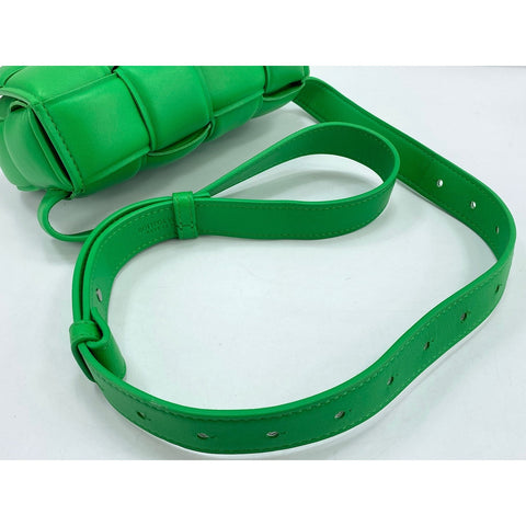 BOTTEGAVENETA cassette Shoulder Bag green WS33910