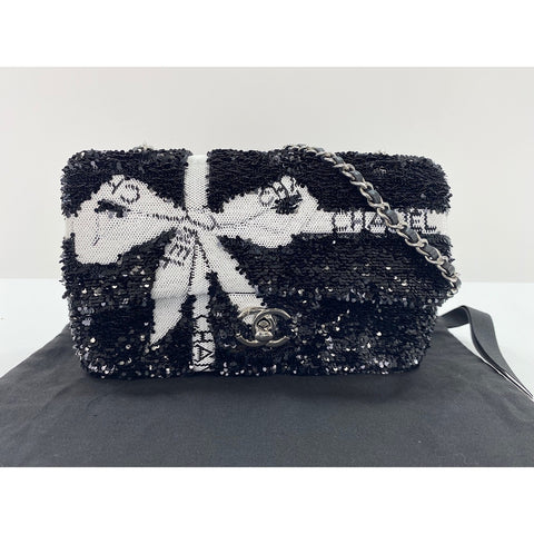 CHANEL Shoulder Bag black WS34011