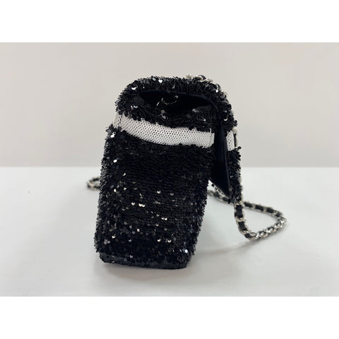 CHANEL Shoulder Bag black WS34011