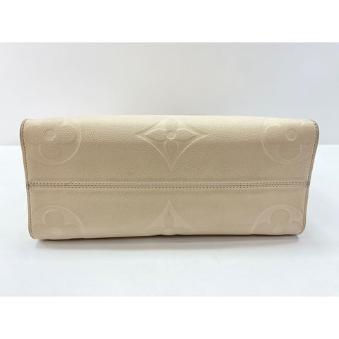 LOUIS VUITTON On the Go MM Tote Bag white WS34052