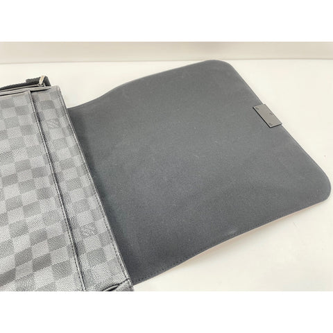 LOUIS VUITTON District Shoulder Bag black WS34105