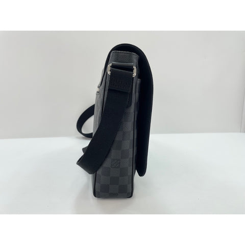 LOUIS VUITTON District Shoulder Bag black WS34105