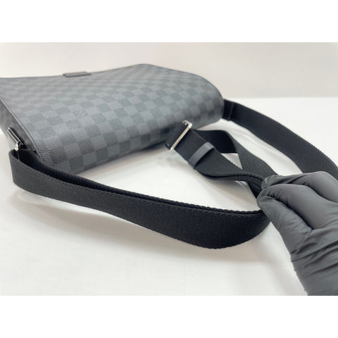 LOUIS VUITTON District Shoulder Bag black WS34105