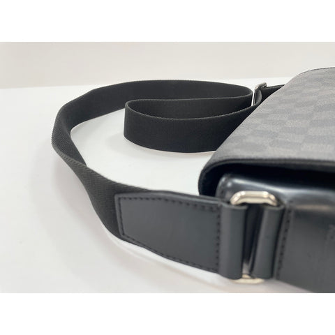 LOUIS VUITTON District Shoulder Bag black WS34106