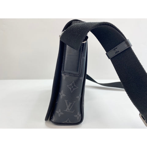 LOUIS VUITTON District Shoulder Bag black WS34111