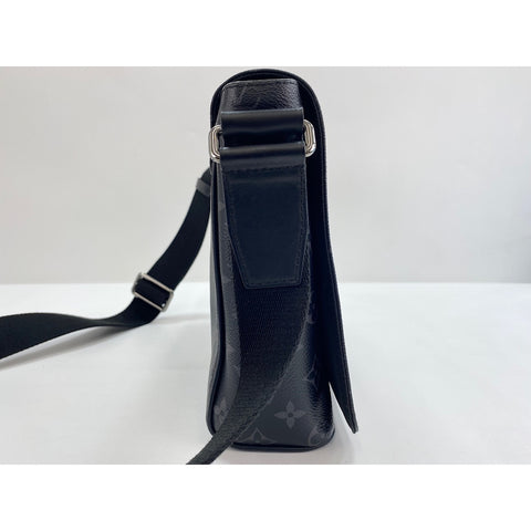 LOUIS VUITTON District Shoulder Bag black WS34111