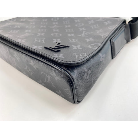 LOUIS VUITTON District Shoulder Bag black WS34111