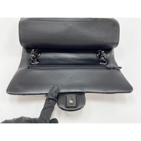 CHANEL Zeitungs-Umhängetasche schwarz WS34128