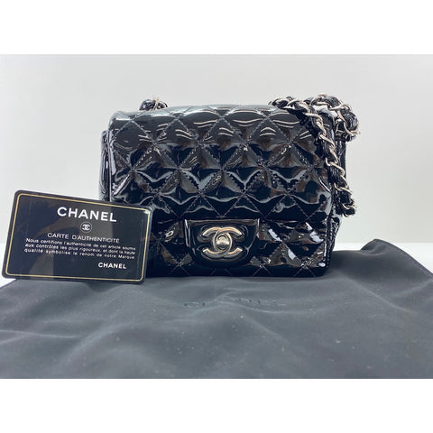 CHANEL Mini Matelasse Umhängetasche schwarz WS34227