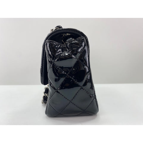 CHANEL Mini Matelasse Umhängetasche schwarz WS34227