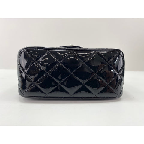 CHANEL Mini Matelasse Umhängetasche schwarz WS34227