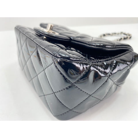 CHANEL Mini Matelasse Umhängetasche schwarz WS34227