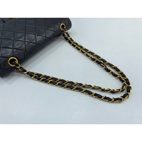 CHANEL Matelasse Umhängetasche schwarz WS34277