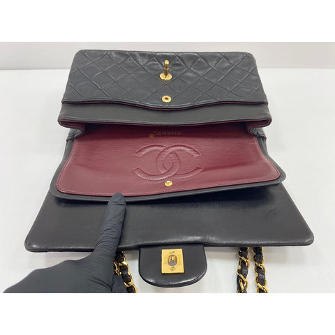 CHANEL Matelasse Umhängetasche schwarz WS34277