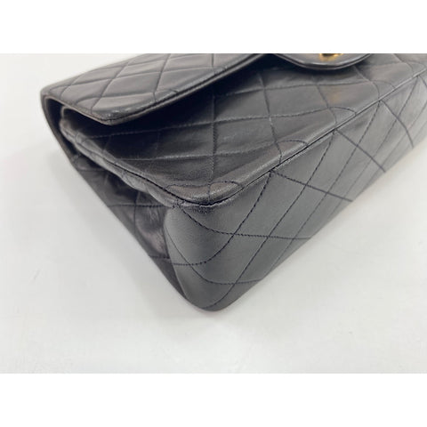 CHANEL Matelasse Umhängetasche schwarz WS34277