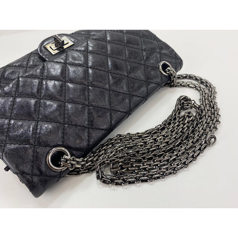 CHANEL Matelasse Umhängetasche schwarz WS34284