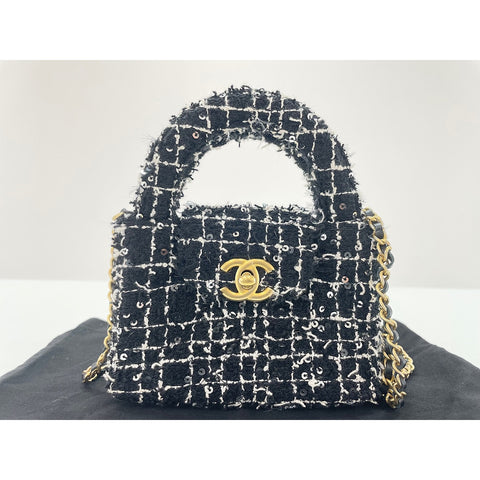 CHANEL Shoulder Bag black WS34292