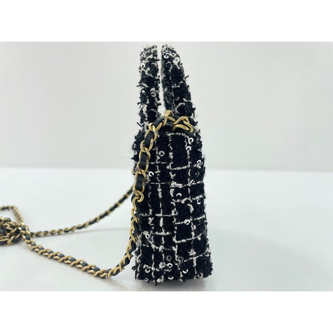 CHANEL Shoulder Bag black WS34292